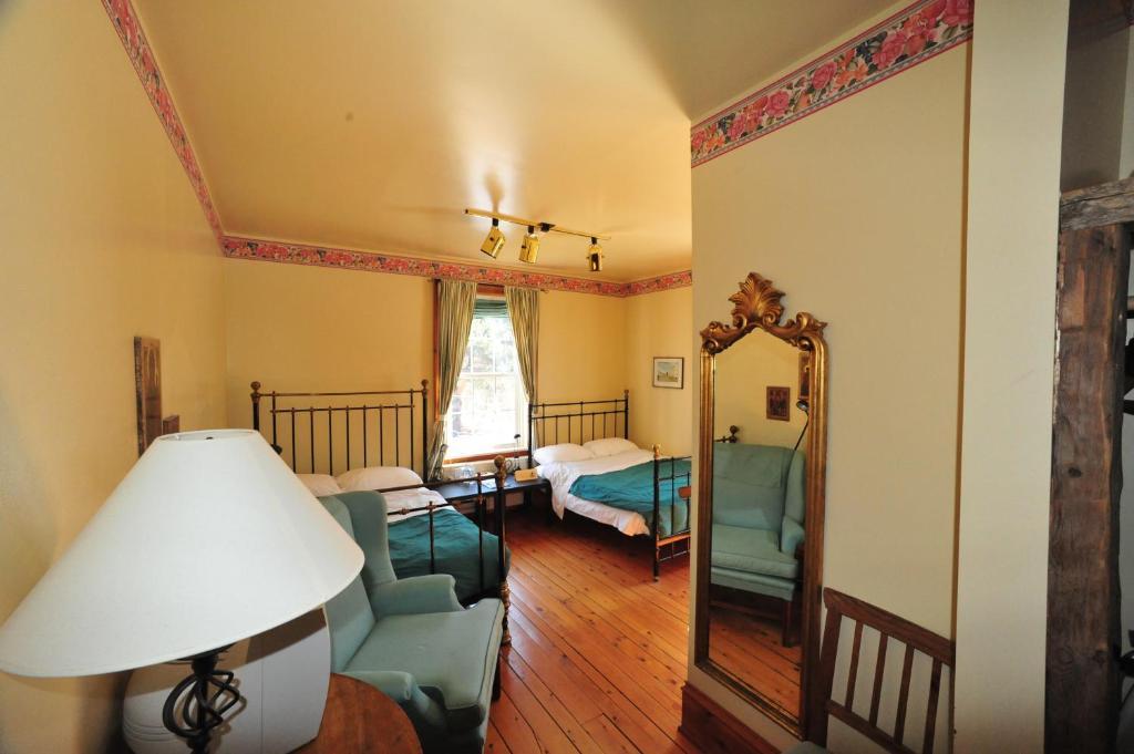 Little Shemogue Inn Room photo